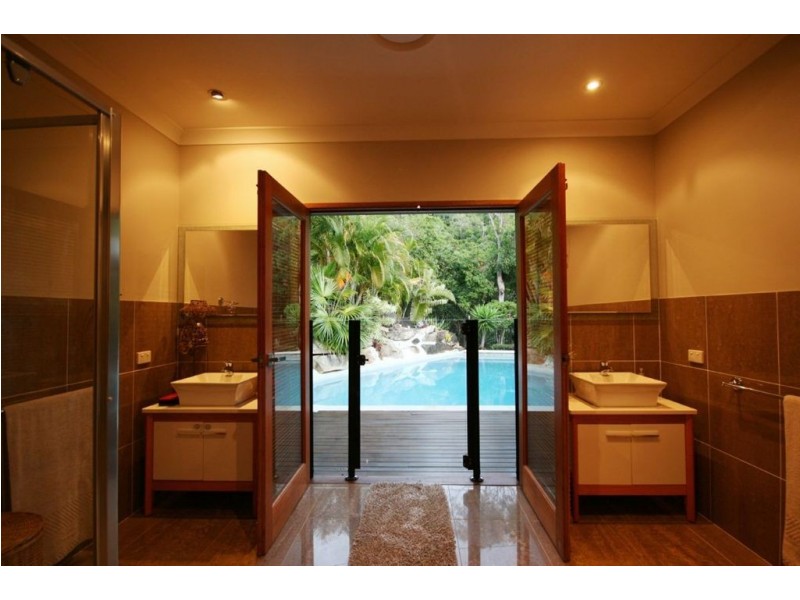 77 Pringle Road, Cannonvale QLD 4802