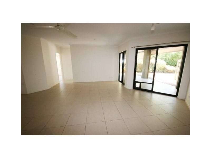 1/3 Wills Court, Cannonvale QLD 4802