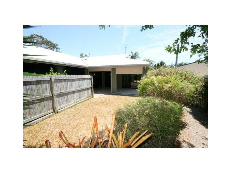1/3 Wills Court, Cannonvale QLD 4802