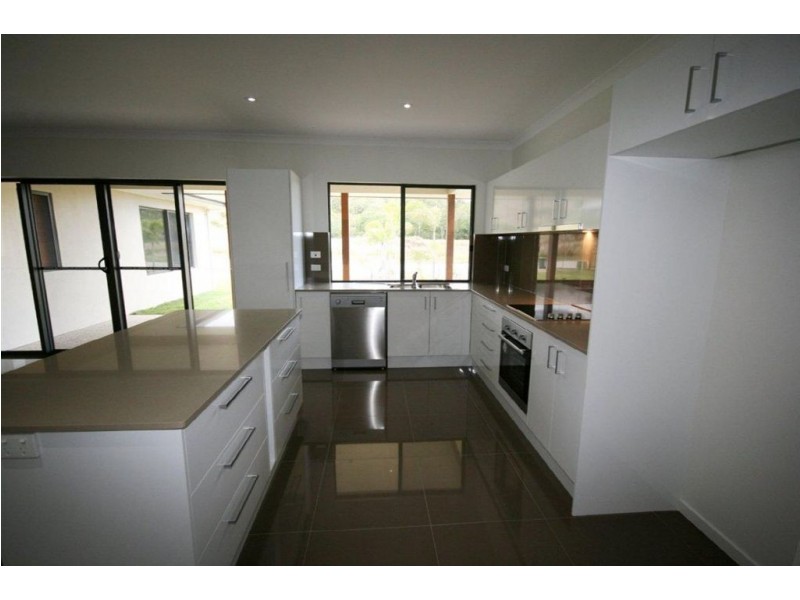 2 Twin Creek Court, Cannonvale QLD 4802