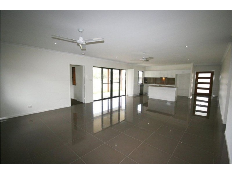 2 Twin Creek Court, Cannonvale QLD 4802