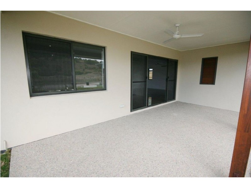 2 Twin Creek Court, Cannonvale QLD 4802