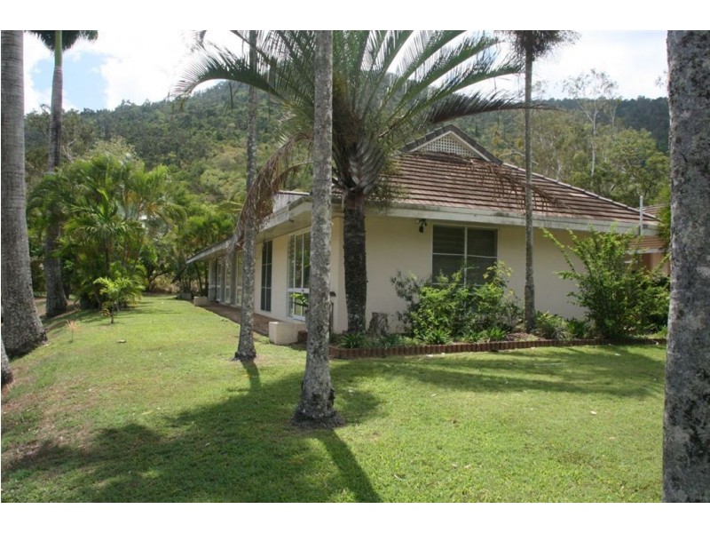55 Valley Drive, Cannonvale QLD 4802