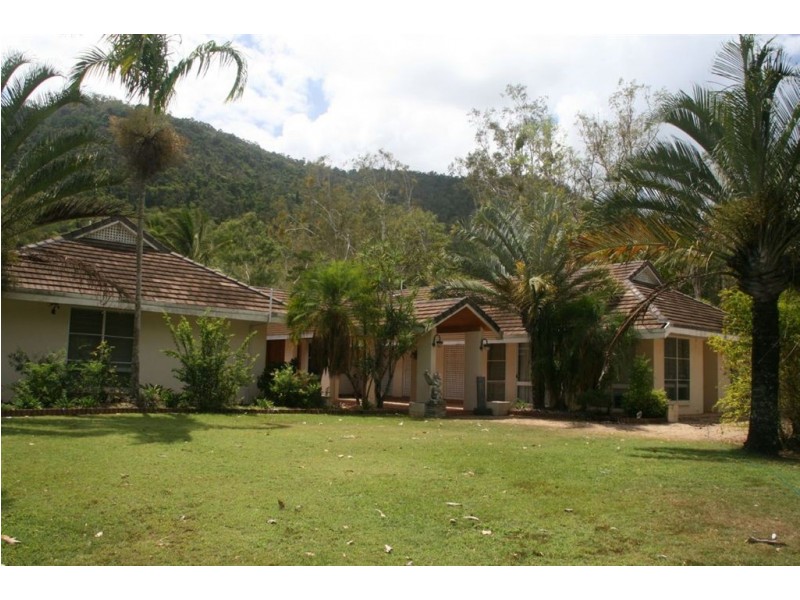 55 Valley Drive, Cannonvale QLD 4802