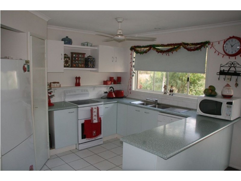 10 Solway Ave, Cannonvale QLD 4802