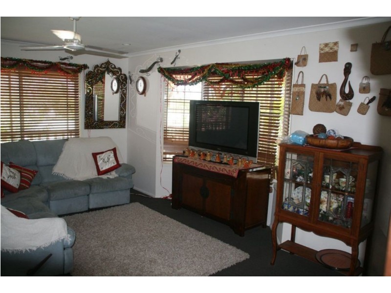 10 Solway Ave, Cannonvale QLD 4802
