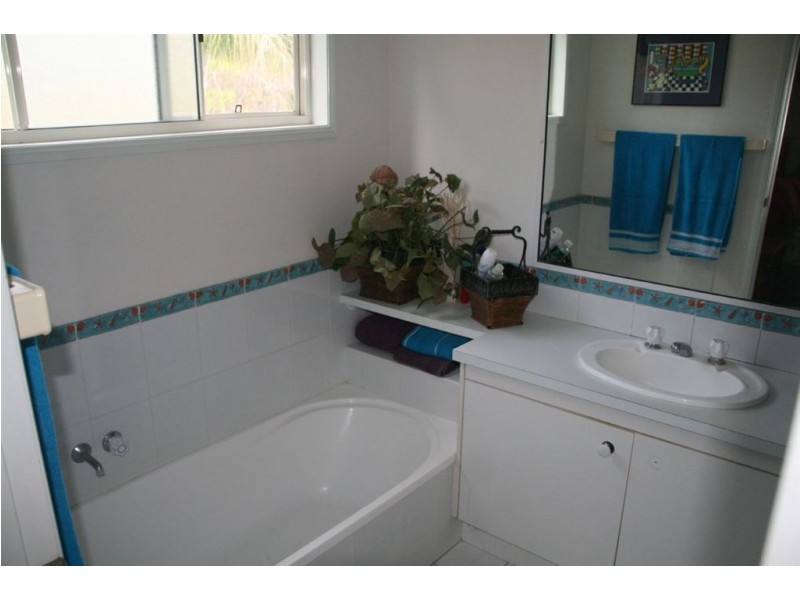 10 Solway Ave, Cannonvale QLD 4802