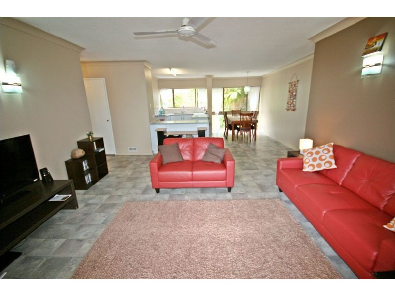 11/2 Eshelby Drive, Cannonvale QLD 4802
