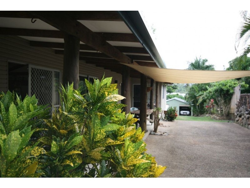 4 Iluka Street, Cannonvale QLD 4802