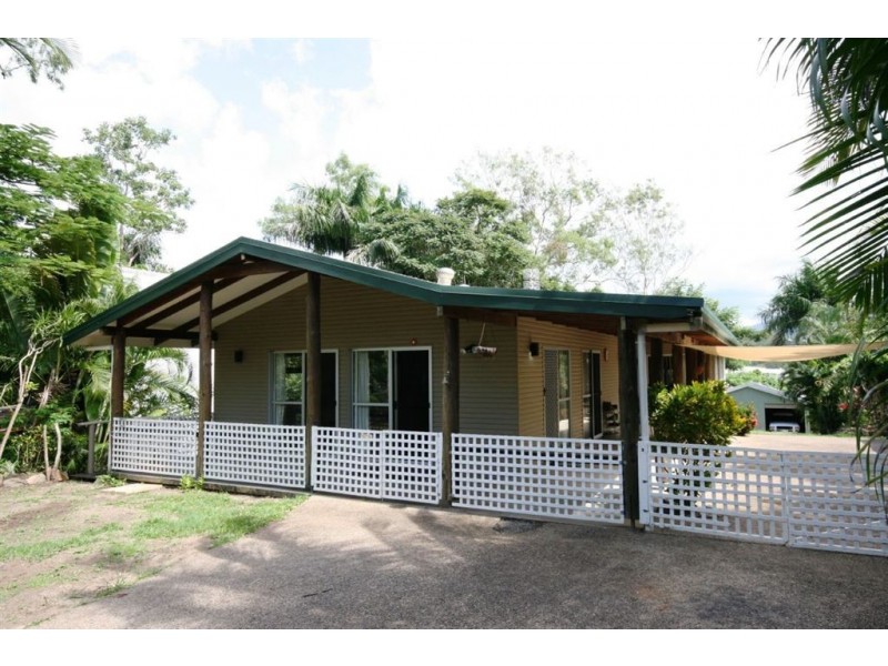 4 Iluka Street, Cannonvale QLD 4802