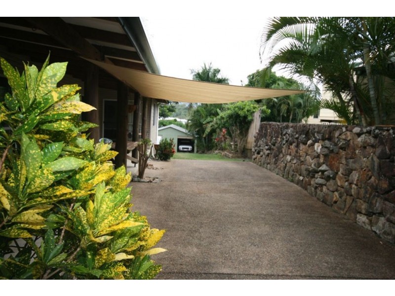 4 Iluka Street, Cannonvale QLD 4802