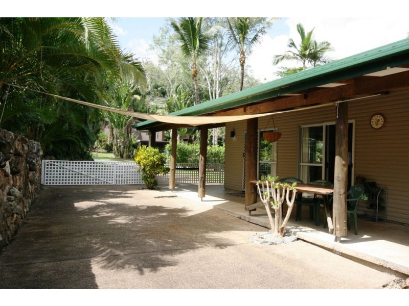 4 Iluka Street, Cannonvale QLD 4802