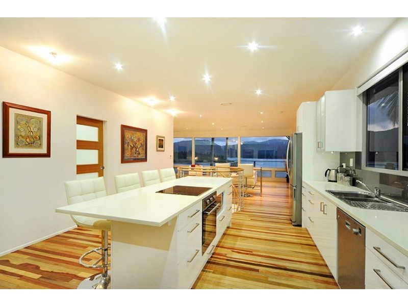 29 Warrain Street, Shute Harbour QLD 4802