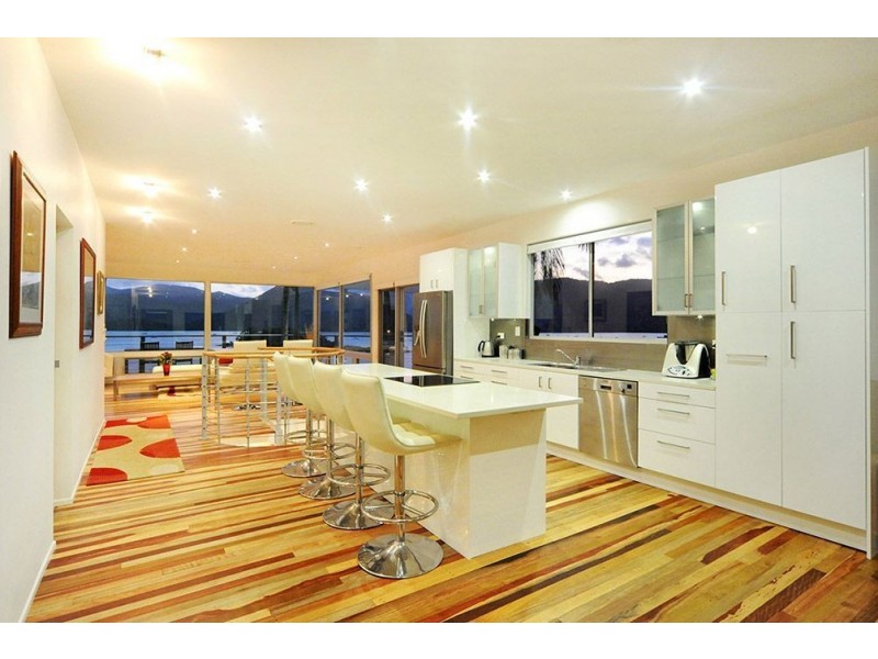 29 Warrain Street, Shute Harbour QLD 4802