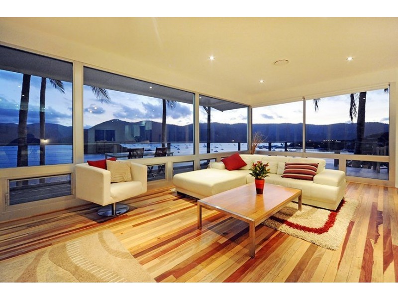 29 Warrain Street, Shute Harbour QLD 4802