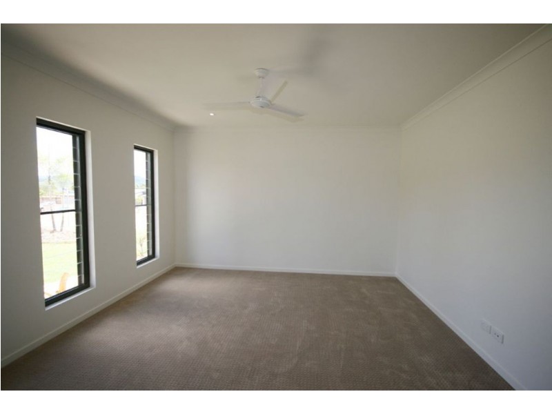 2 Companion Way, Cannonvale QLD 4802