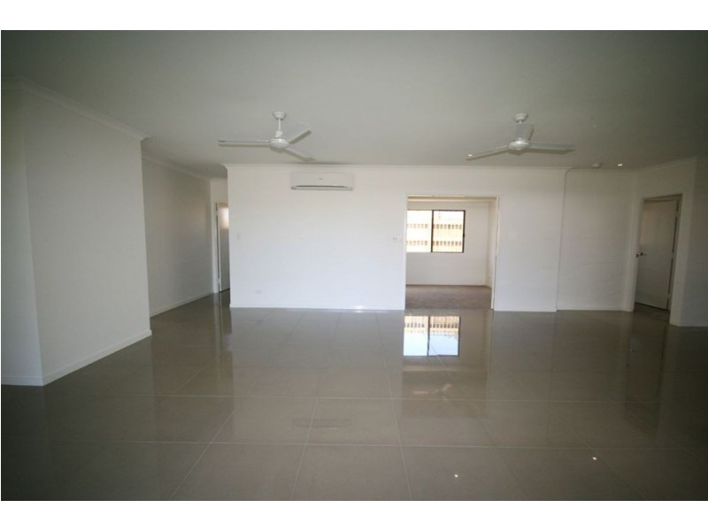 2 Companion Way, Cannonvale QLD 4802