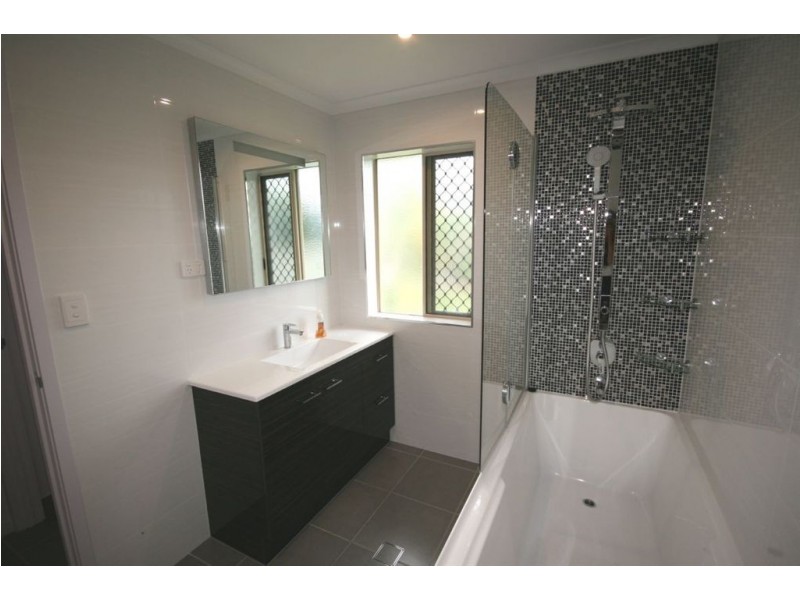 40 South Molle Blvd, Cannonvale QLD 4802