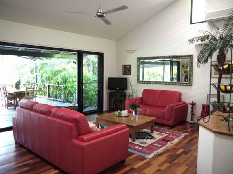 160 Paluma Road, Cannonvale QLD 4802