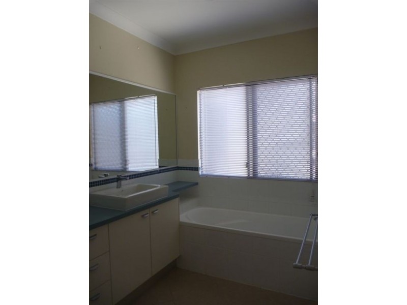 5 Shelley Close, Cannonvale QLD 4802