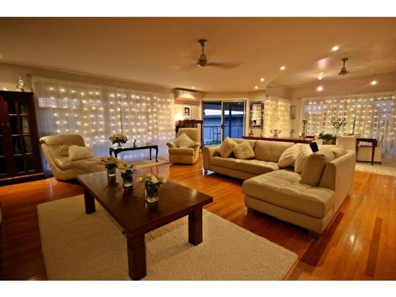 8 Hamilton Avenue, Cannonvale QLD 4802