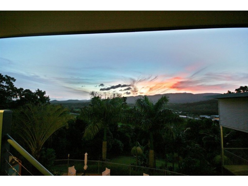 8 Hamilton Avenue, Cannonvale QLD 4802