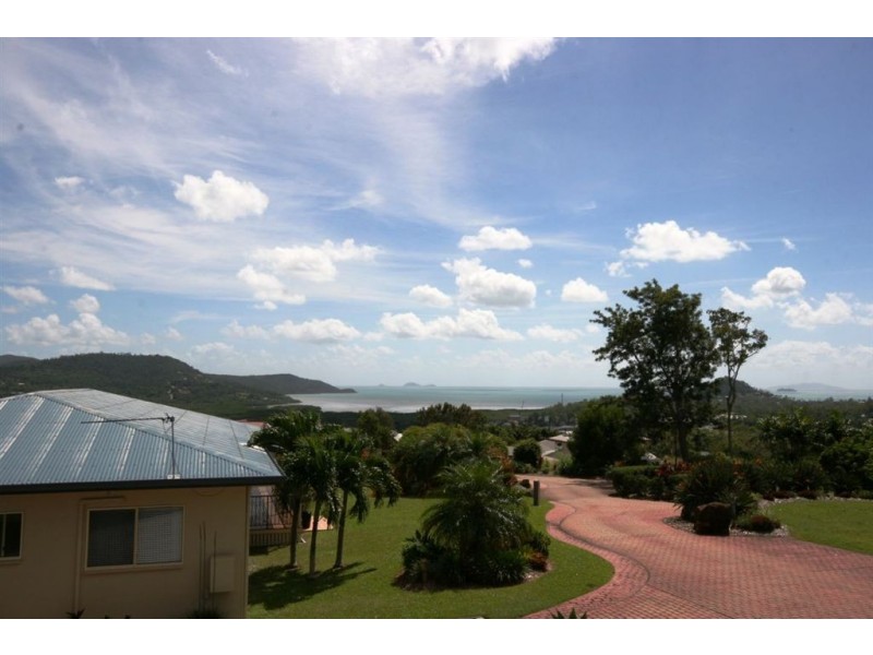 8 Hamilton Avenue, Cannonvale QLD 4802