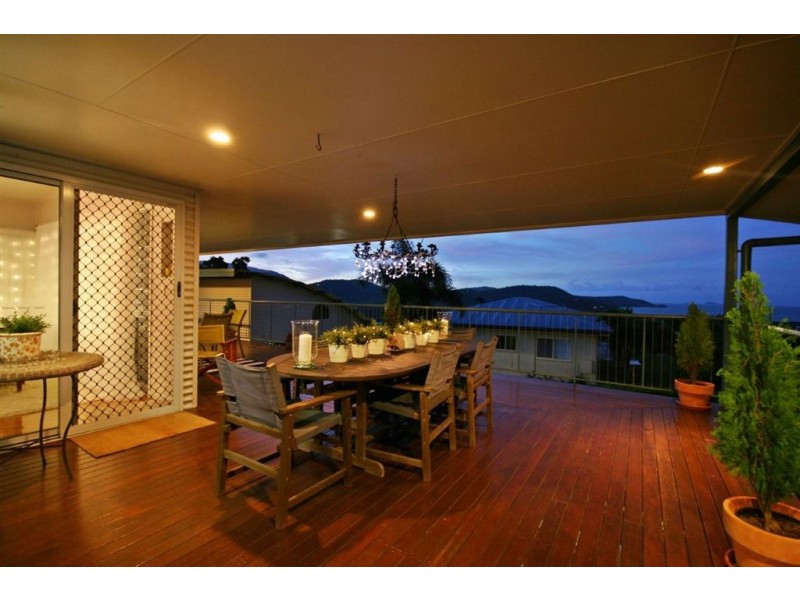 8 Hamilton Avenue, Cannonvale QLD 4802