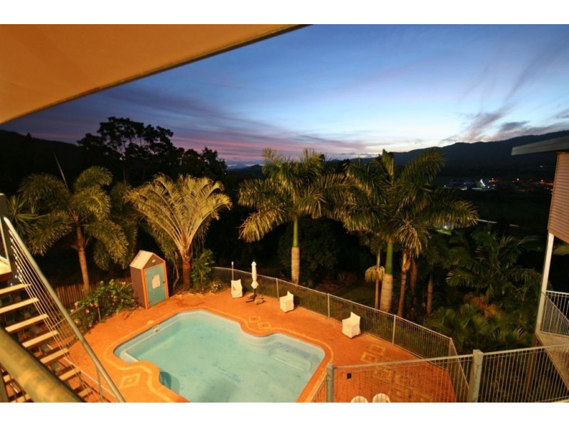 8 Hamilton Avenue, Cannonvale QLD 4802