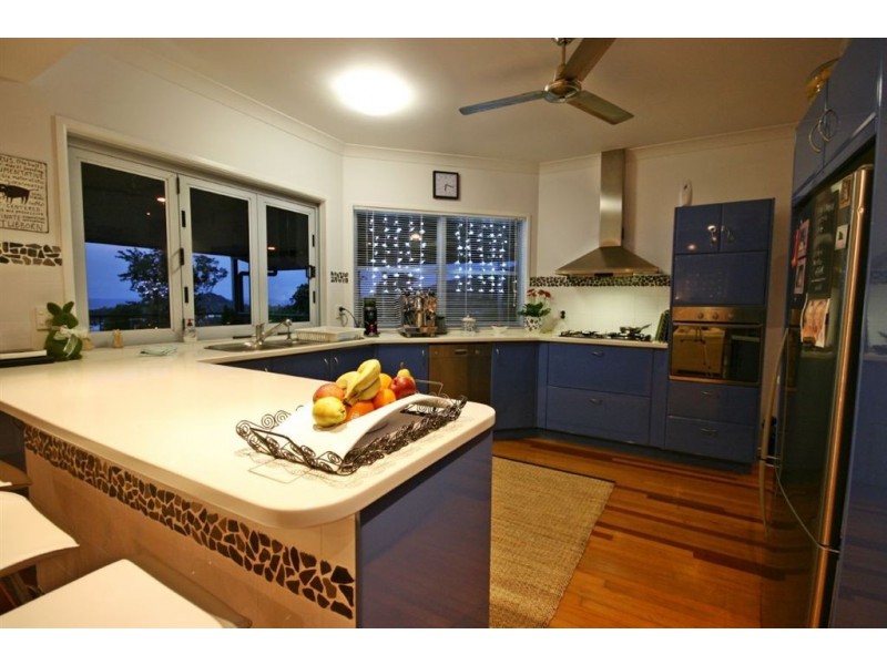 8 Hamilton Avenue, Cannonvale QLD 4802