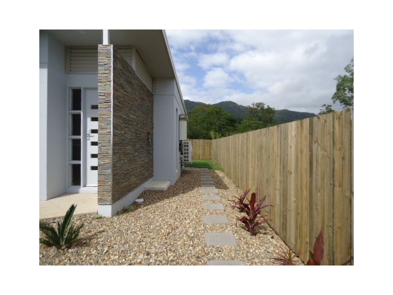 2/55 Endeavour Circuit, Cannonvale QLD 4802