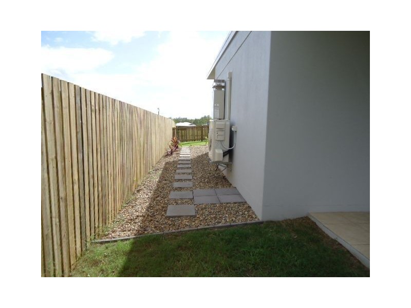 2/55 Endeavour Circuit, Cannonvale QLD 4802