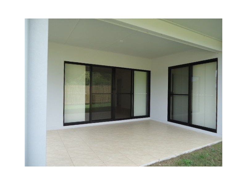2/55 Endeavour Circuit, Cannonvale QLD 4802