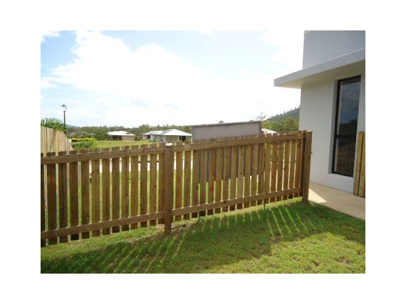 2/55 Endeavour Circuit, Cannonvale QLD 4802