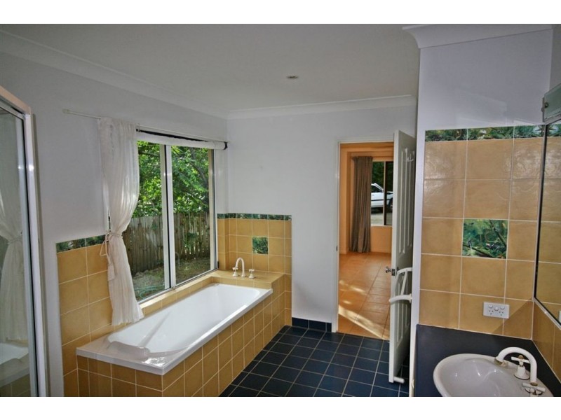 65 Namanula Drive, Flametree QLD 4802