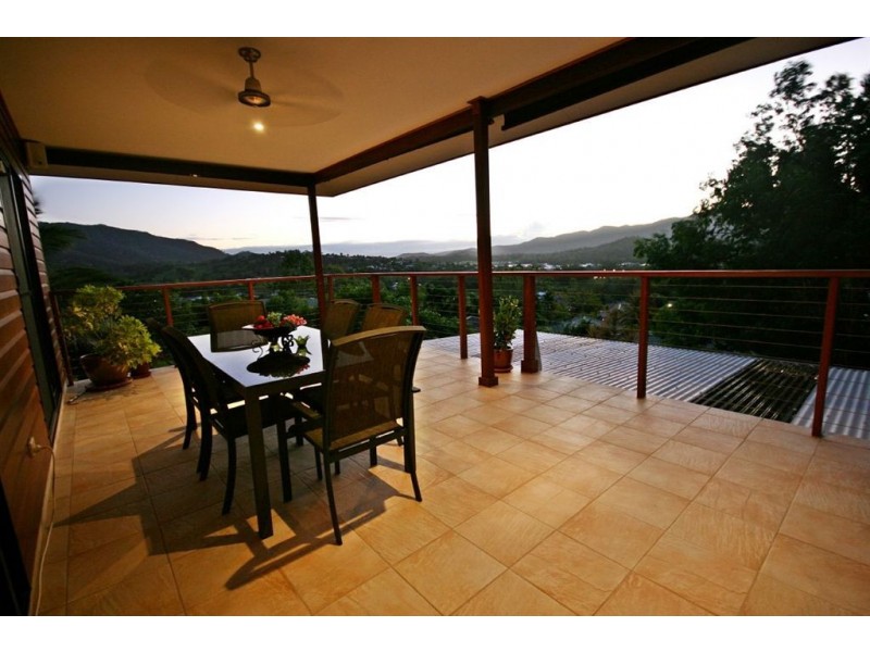 6 Golf Views Crt, Cannonvale QLD 4802
