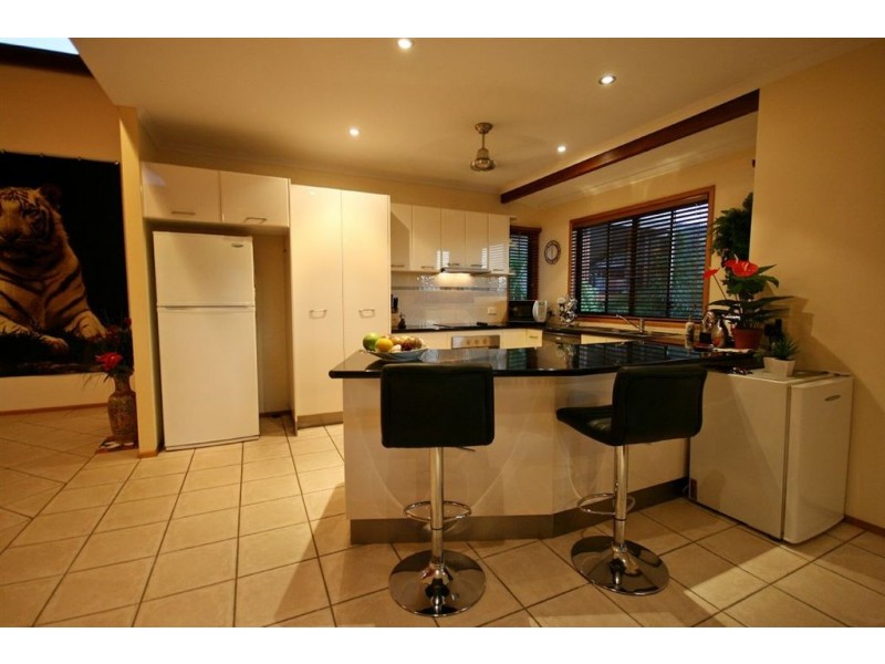 6 Golf Views Crt, Cannonvale QLD 4802