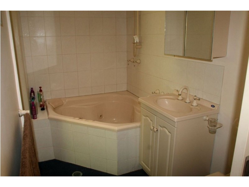 17/28 Island Drive, Cannonvale QLD 4802