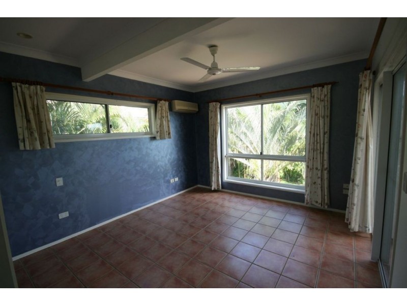 33 Country Road, Cannonvale QLD 4802