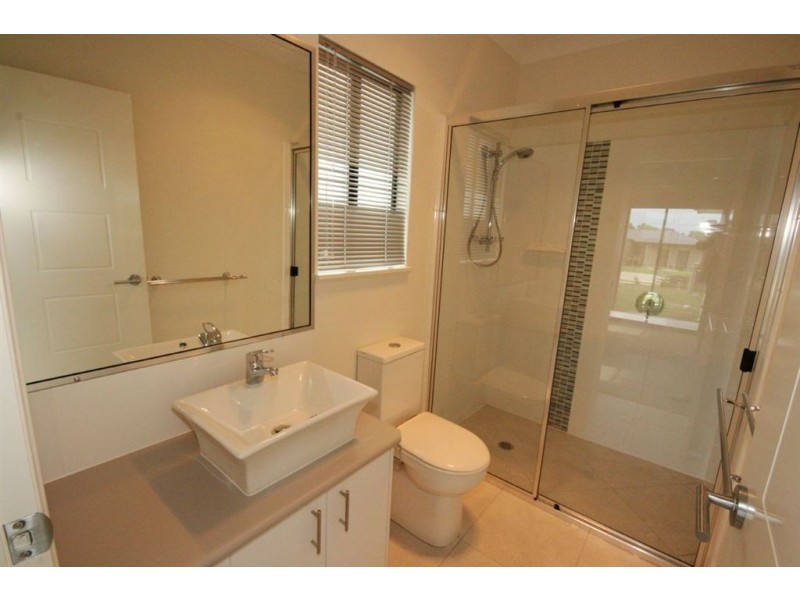 4 Endeavour Cct, Cannonvale QLD 4802