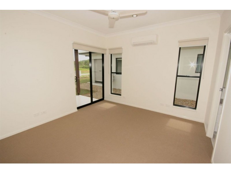 4 Endeavour Cct, Cannonvale QLD 4802