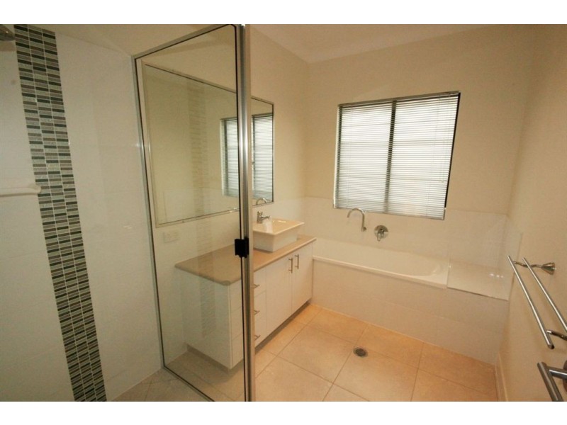 4 Endeavour Cct, Cannonvale QLD 4802