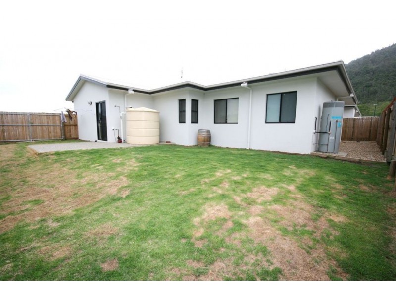 4 Endeavour Cct, Cannonvale QLD 4802