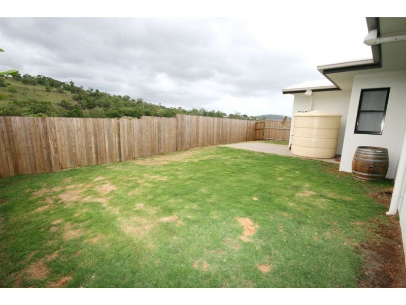 4 Endeavour Cct, Cannonvale QLD 4802