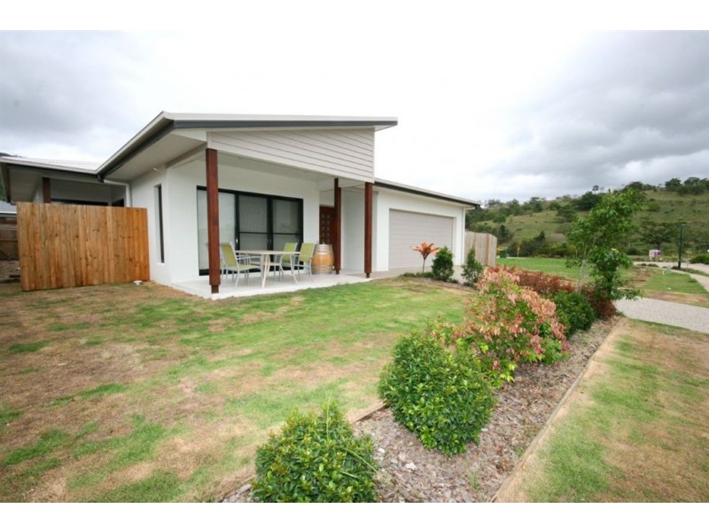 4 Endeavour Cct, Cannonvale QLD 4802