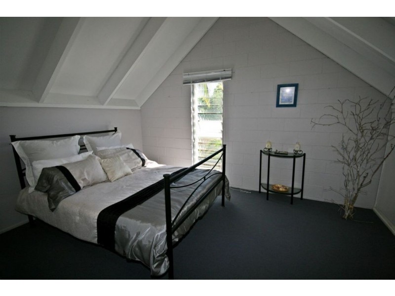 1/2 Mandalay Road, Jubilee Pocket QLD 4802