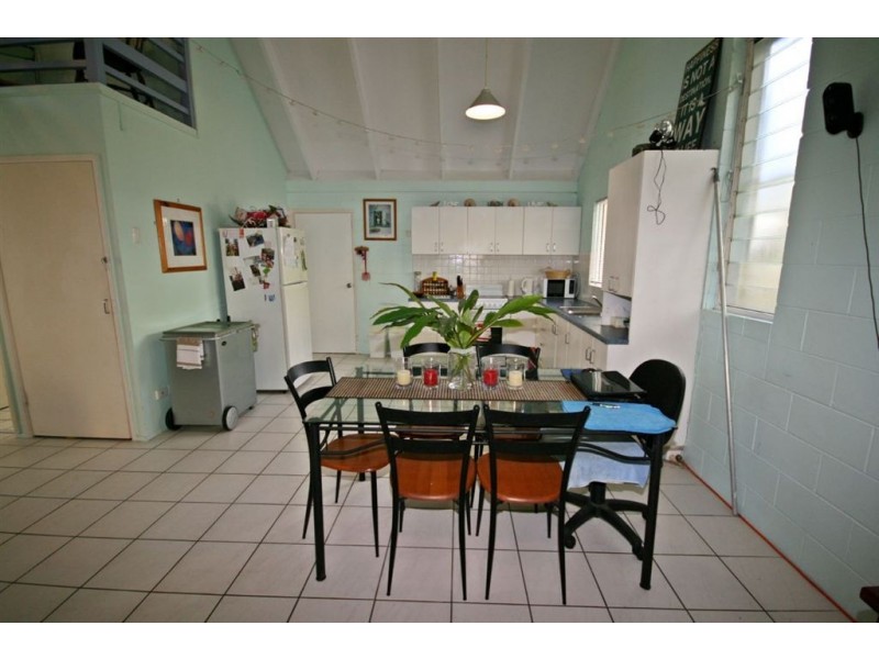 1/2 Mandalay Road, Jubilee Pocket QLD 4802