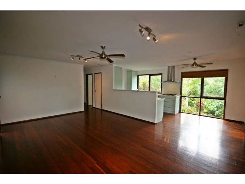 16 Macarthur Drive, Cannonvale QLD 4802
