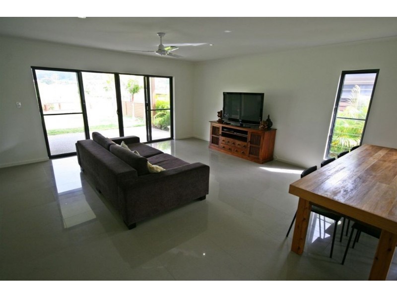 52 Abell Road, Cannonvale QLD 4802