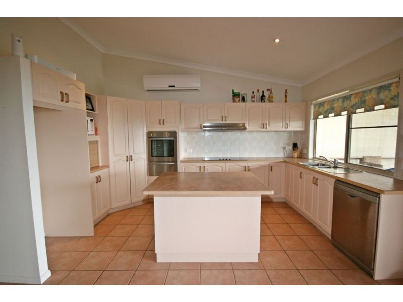 5 South Molle Boulevard, Cannonvale QLD 4802